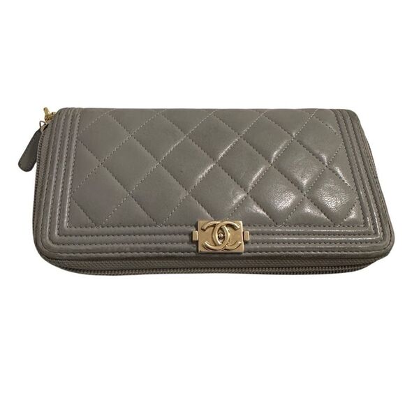 Chanel Gray Quilted Leather Wallet with Gold Clasp - Picture 2 of 10